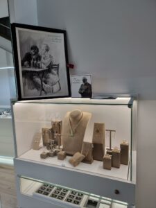 Exposición lámina Agustín Alegre en Joyería Tena